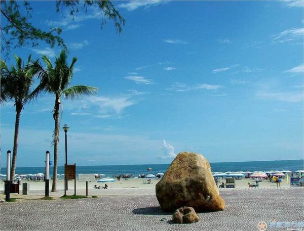 北海旅游景點(diǎn)(潿洲島和銀灘哪個(gè)更吸引你)