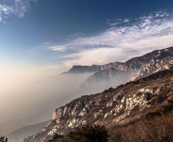 鄭州福塔，高聳入云，登上頂層，視野開(kāi)闊嗎？