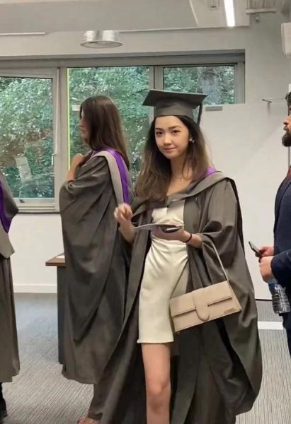 女生英國留學(xué)真實(shí)生活( 除了學(xué)習(xí)還有哪些精彩瞬間)