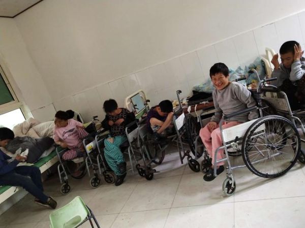 孤兒院的孩子真實(shí)生活(  社會會給他們提供什么樣的機(jī)會)