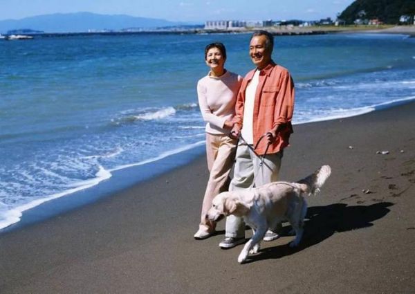 提前步入老年生活(是逃避現(xiàn)實還是享受人生)