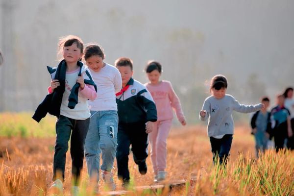 生活在陽(yáng)光下(孩子們真的可以回到陽(yáng)光下嗎)