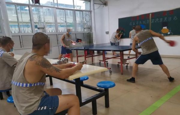 監(jiān)獄真實(shí)生活( 犯人們之間是如何相處和互動(dòng)的)