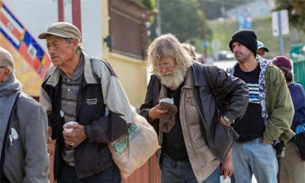 美國窮人的真實生活( 美國的貧困現(xiàn)實令人心碎)
